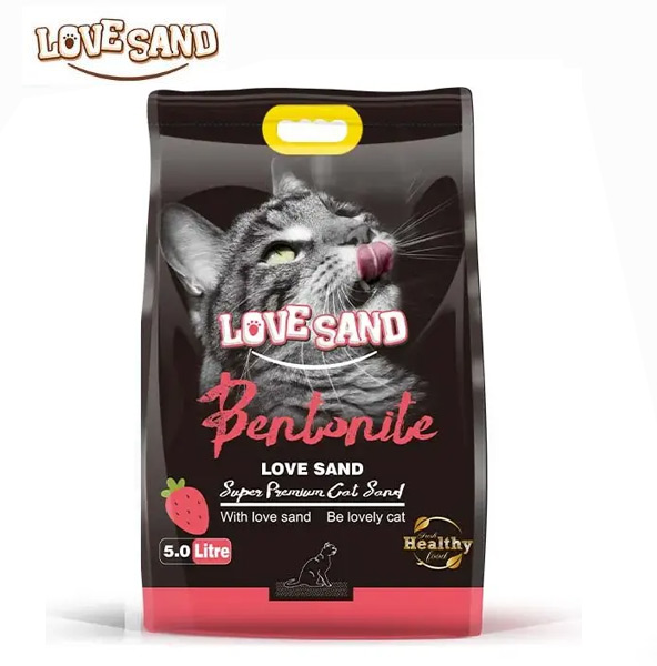 Бентонитовый комкующийся наполнитель Love Sand Strawberry с ароматом клубники